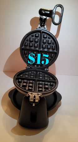 DASH Waffle Maker Like New $15
