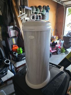 Ubbi Steel Odor-Locking Diaper Pail (Grey Woodgrain)
