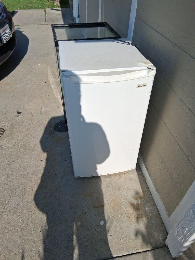 Magic Chef Mini Frig