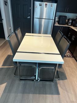 Modern Dining Table Set with 4 Chairs – White & Chrome – Excellent Condition