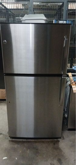 Whirlpool stainless-steel top-freezer refrigerator