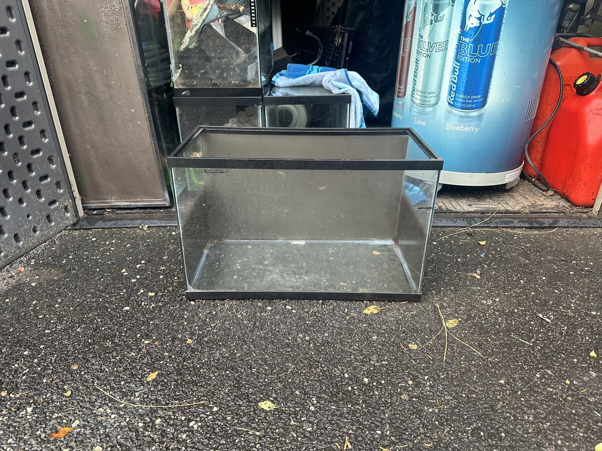 Fish Tanks / Aquariums 20gal/50gal -With Tops And Extras