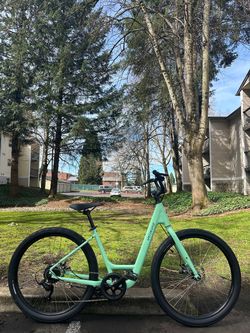 Specialized Roll 2.0 Low-Entry Comfort / Cruiser Bike – Medium Frame - Women’s Bicycle Step Thru