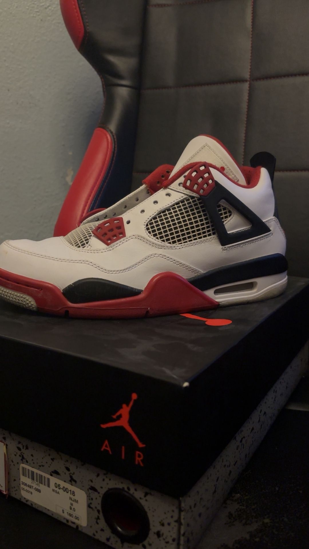 Air Jordan 4 Retro Size 9