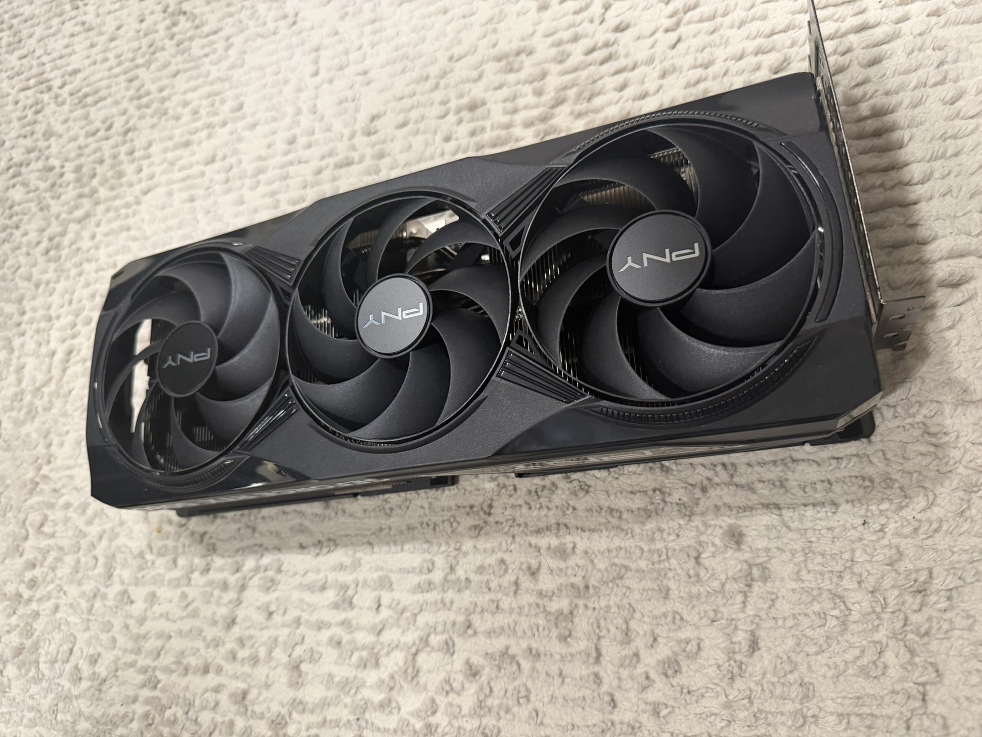 PNY GeForce RTX 5080 OC 16GB 256-Bit GDDR7 DLSS 4 PCI Express 5.0 x16 Graphics Card VCG508016TFXPB1-O