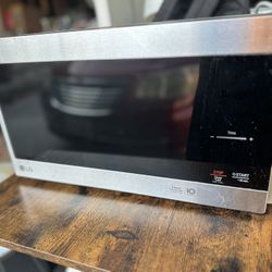 LG SILVER MICROWAVE•$25