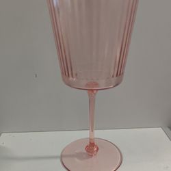 12 Pink Plastic Wine Glasses