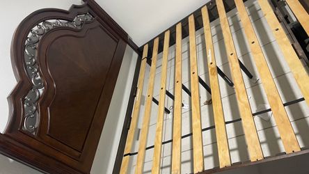 King size bed  🛌 frame