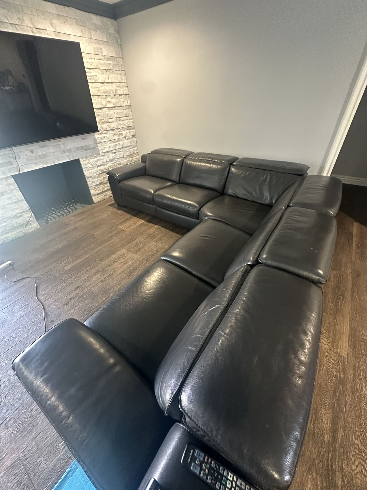 Sofa / Couches