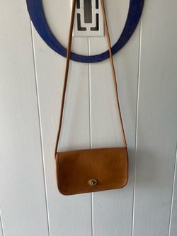 Vintage Coach Dinkie purse in British Tan
