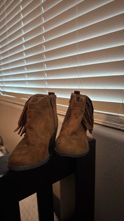Girls boots