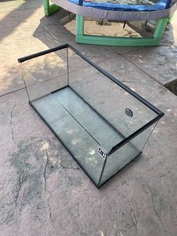 Reptile enclosure