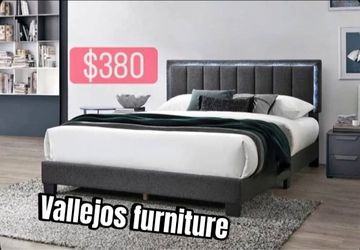 New queen bed  with memory foam