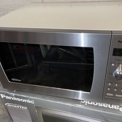 Panasonic -2.2 cu ft 1250 W Inverter MICROWAVE Stainless Steel - model NN-SD987S