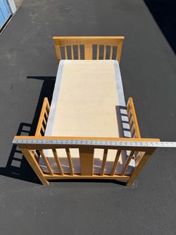 Toddler bed with mattress