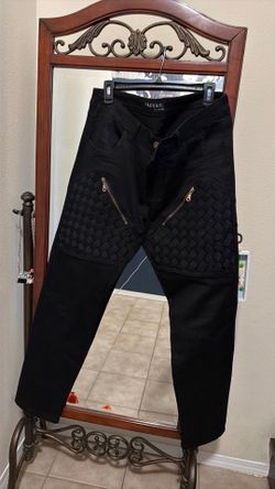 Moving sale- Men’s black jean- Great Condition