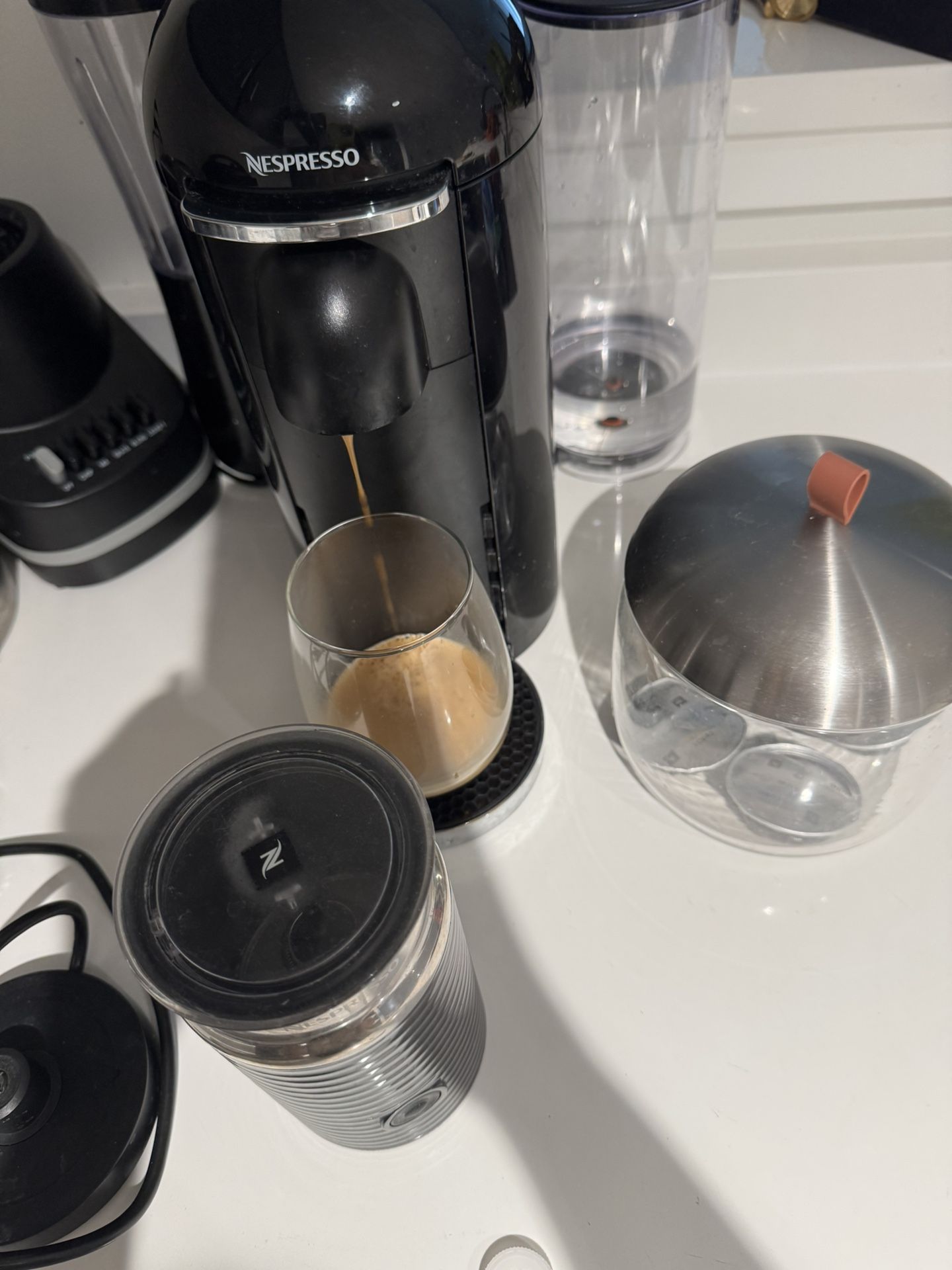 ā Nespresso Coffee Machine + Milk Frother ā $100 (Bundle)