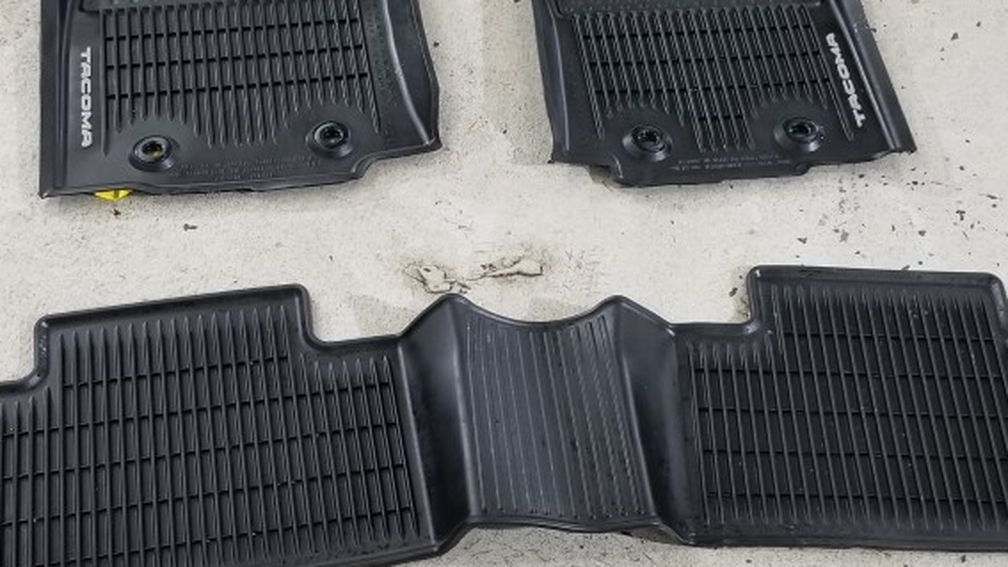 Toyota Tacoma floor Mats 2016