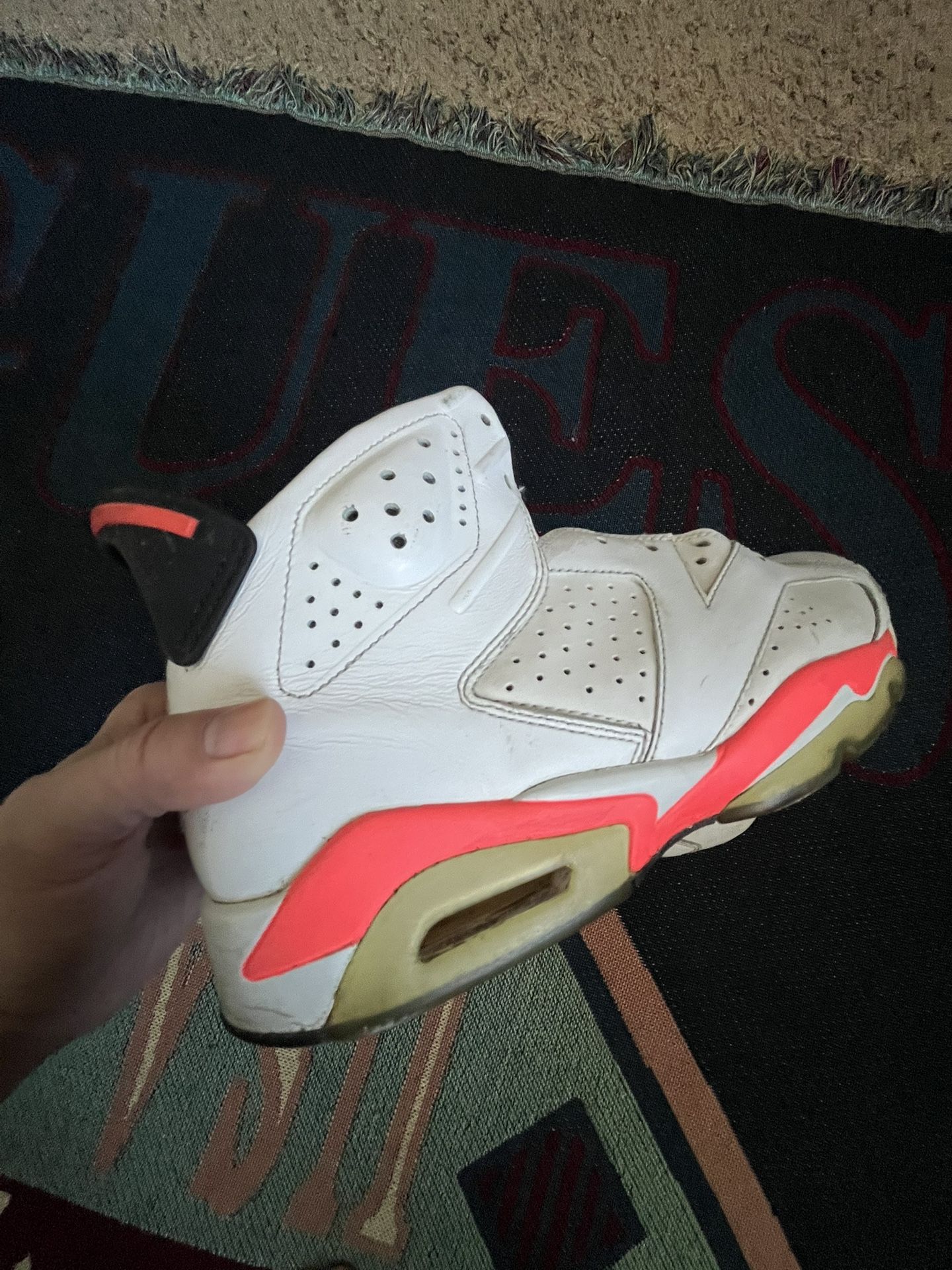 Jordan 6 Retro white infrared Size 9.5 Pre Owned