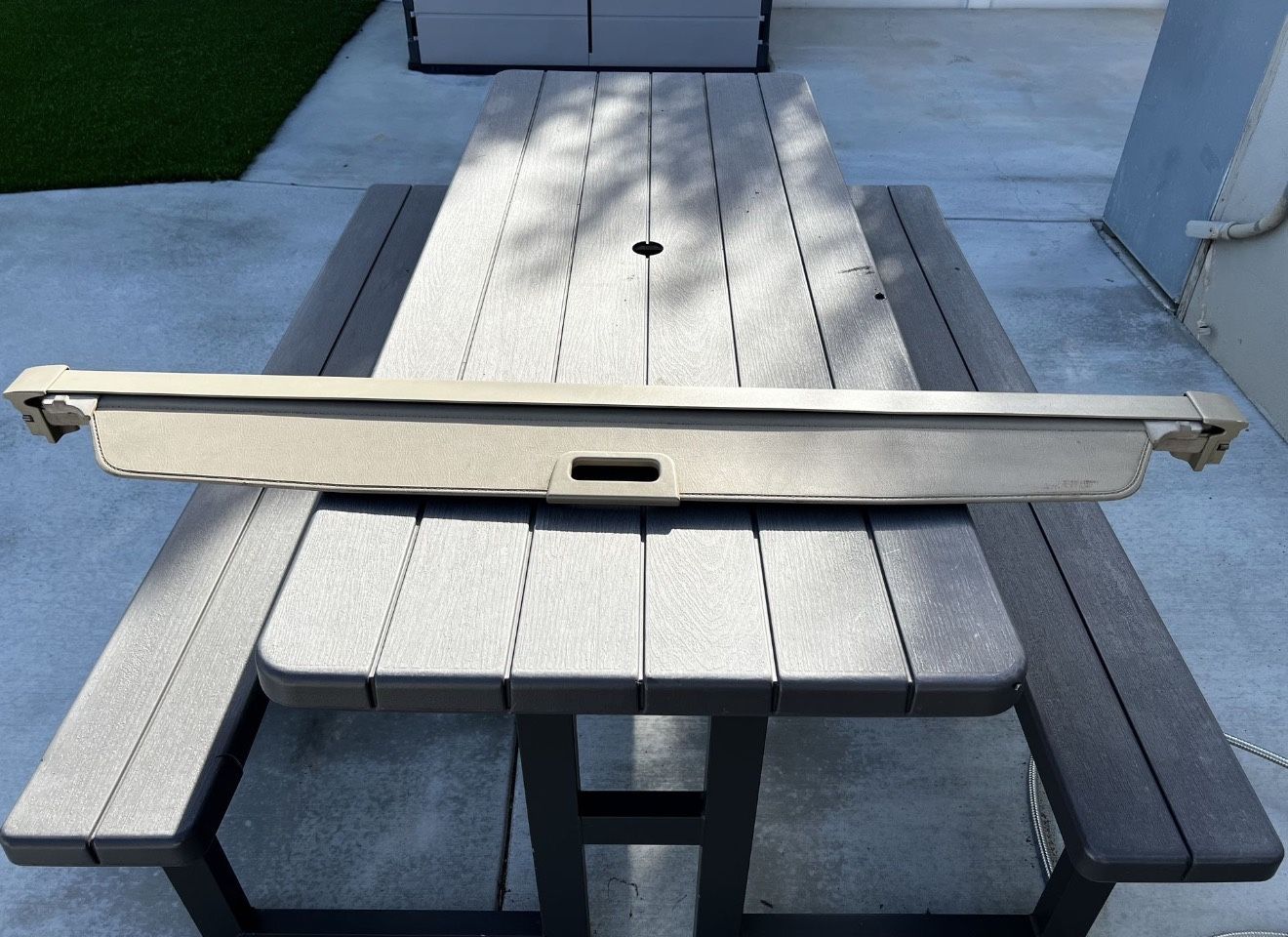 96-04 Nissan Pathfinder | Infinity QX4 Retractable Cargo Cover
