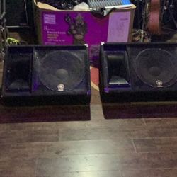 Yamaha speaker monitors 15s  passive  $30 Each