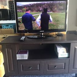 Tv Stand And 32  Inch  Samsung Tv Together Comes With Tv Antenna