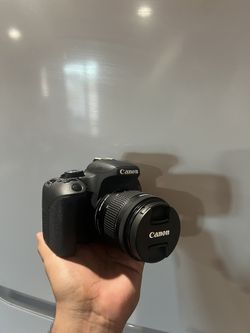 Canon EOS Rebel T7 I