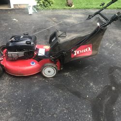 Toro Self Propelled Lawn Mower With Bagger 