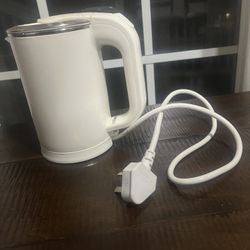  0.5 Liter Portable Electric Kettle