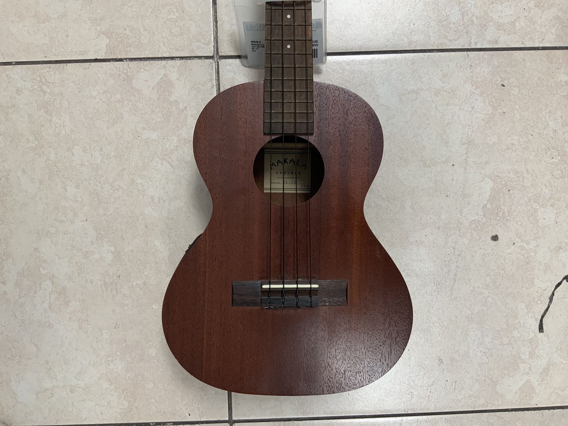 Makala Tenor Ukulele W/EQ