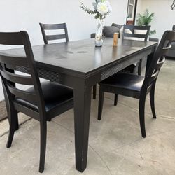 ✨Modern Black Dining Table Set – 5 Pieces (Table + 4 Chairs)✨ Pickup Only (READ DESCRIPTION)