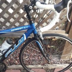 Fuji Newest 2.0 Road bike 