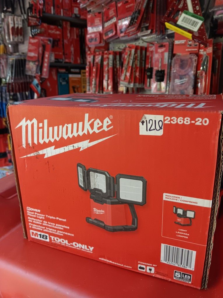 Milwaukee M18 ROVER Dual Power Triple - Panel Flood Light. Tool-Only