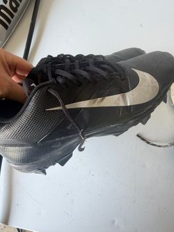 Men’s football cleats