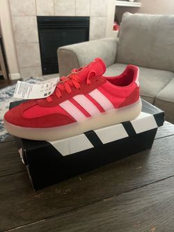 Women’s 9 Adidas Barreda Decode  brand new in box