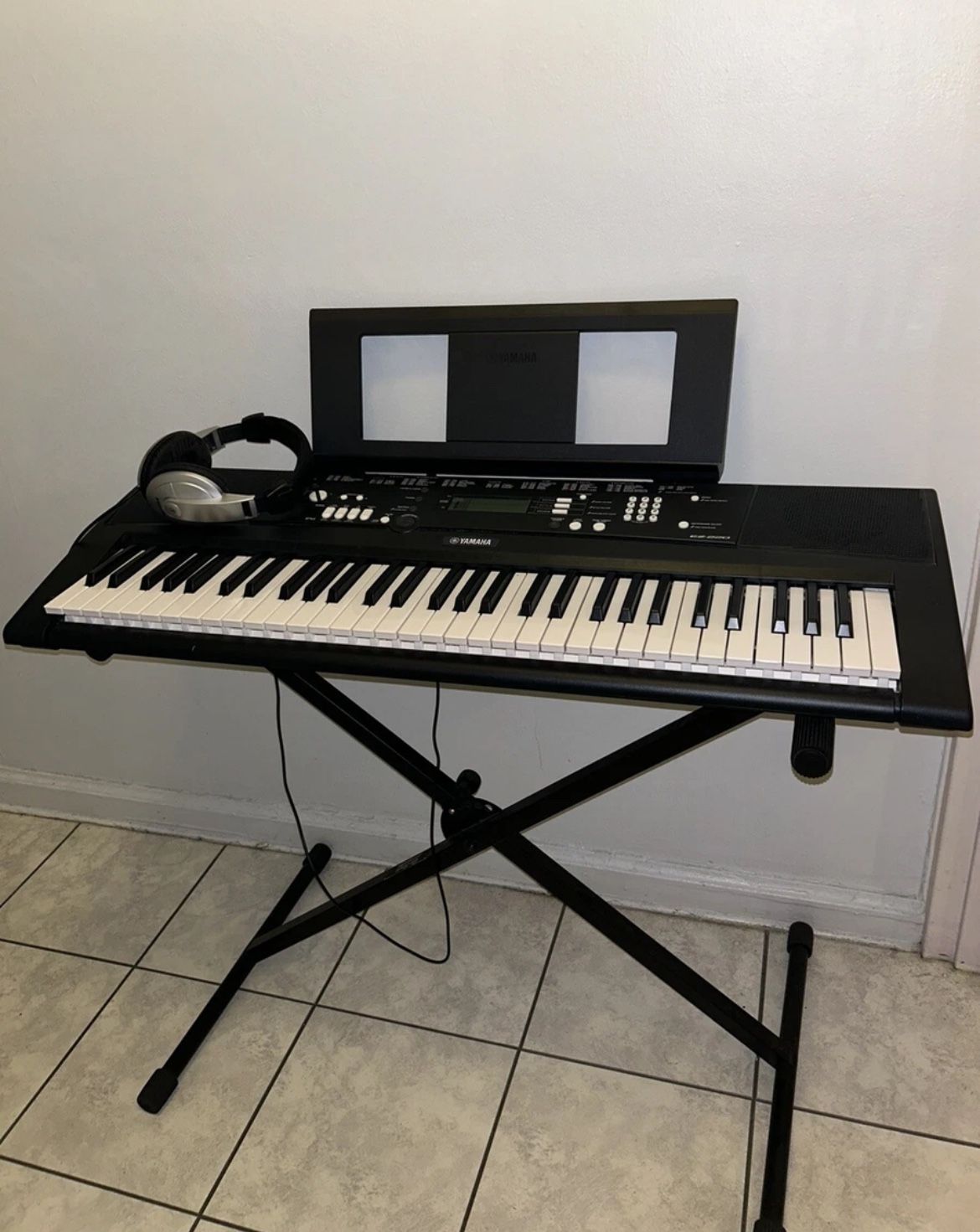 Yamaha EZ-220 61-Key Lighted Key Keyboard with X stand, music rest