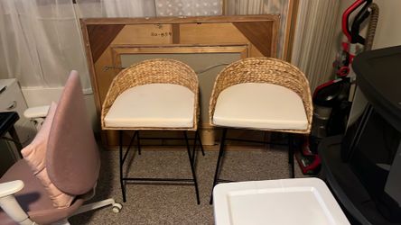2 new bar stools