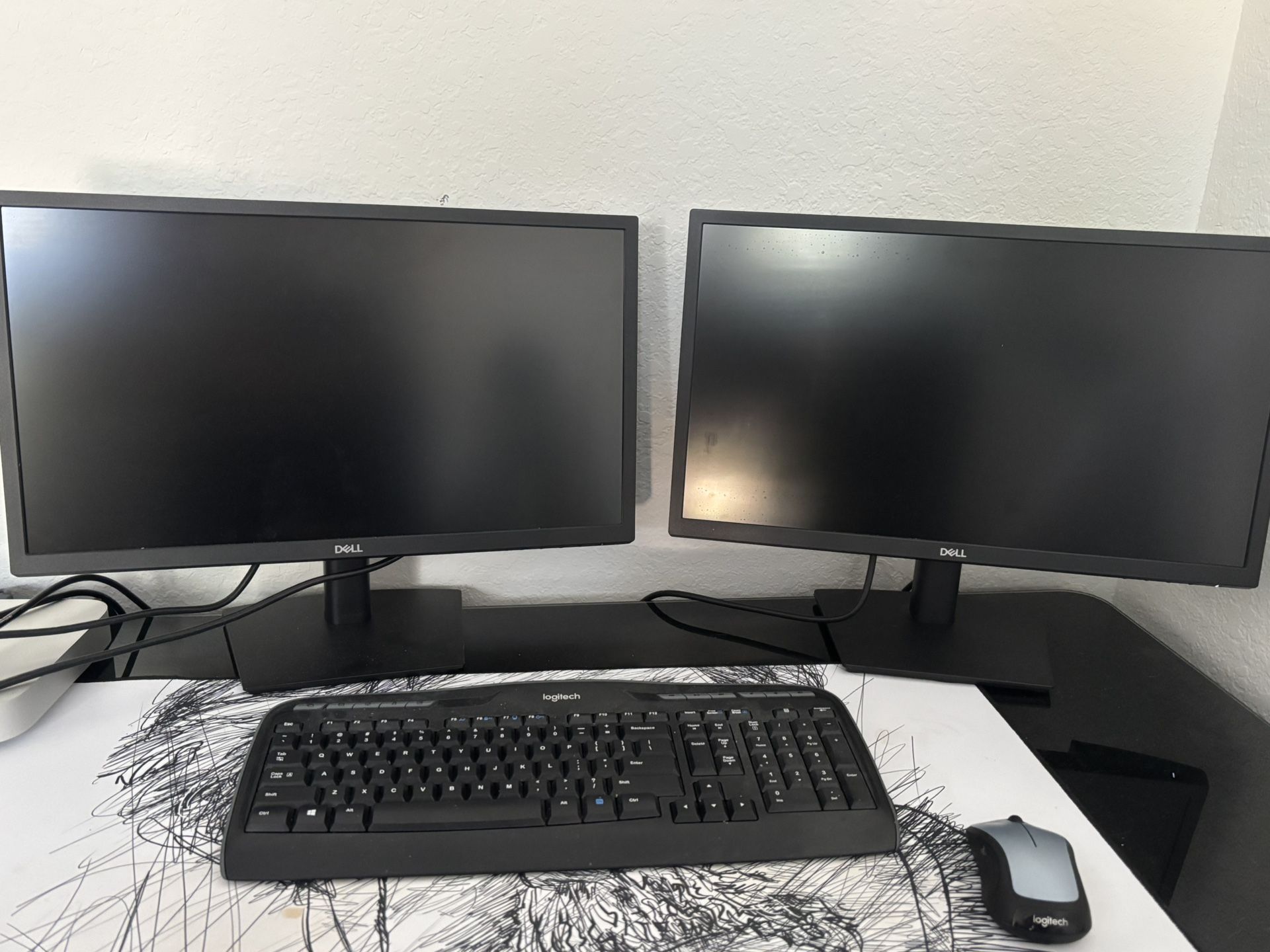 2 Desktop Monitors