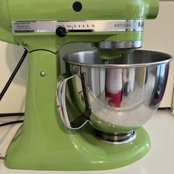 KitchenAid 5 Quart Artisan Stand Mixer 325 Watt 10 Speed. Green