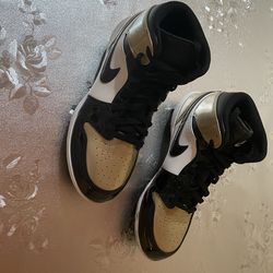 Jordan 1 Mid Football cleats