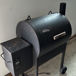 Traeger Lil Tex Smoker and BBQ