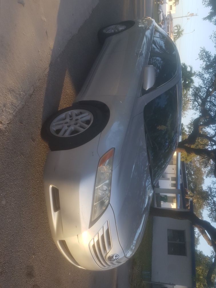 2007 TOYOTA CAMRY LE WITH LEATHER, FRONT SCREEN, NEW TIRES, CLEAN TITLE IN HAND!!!