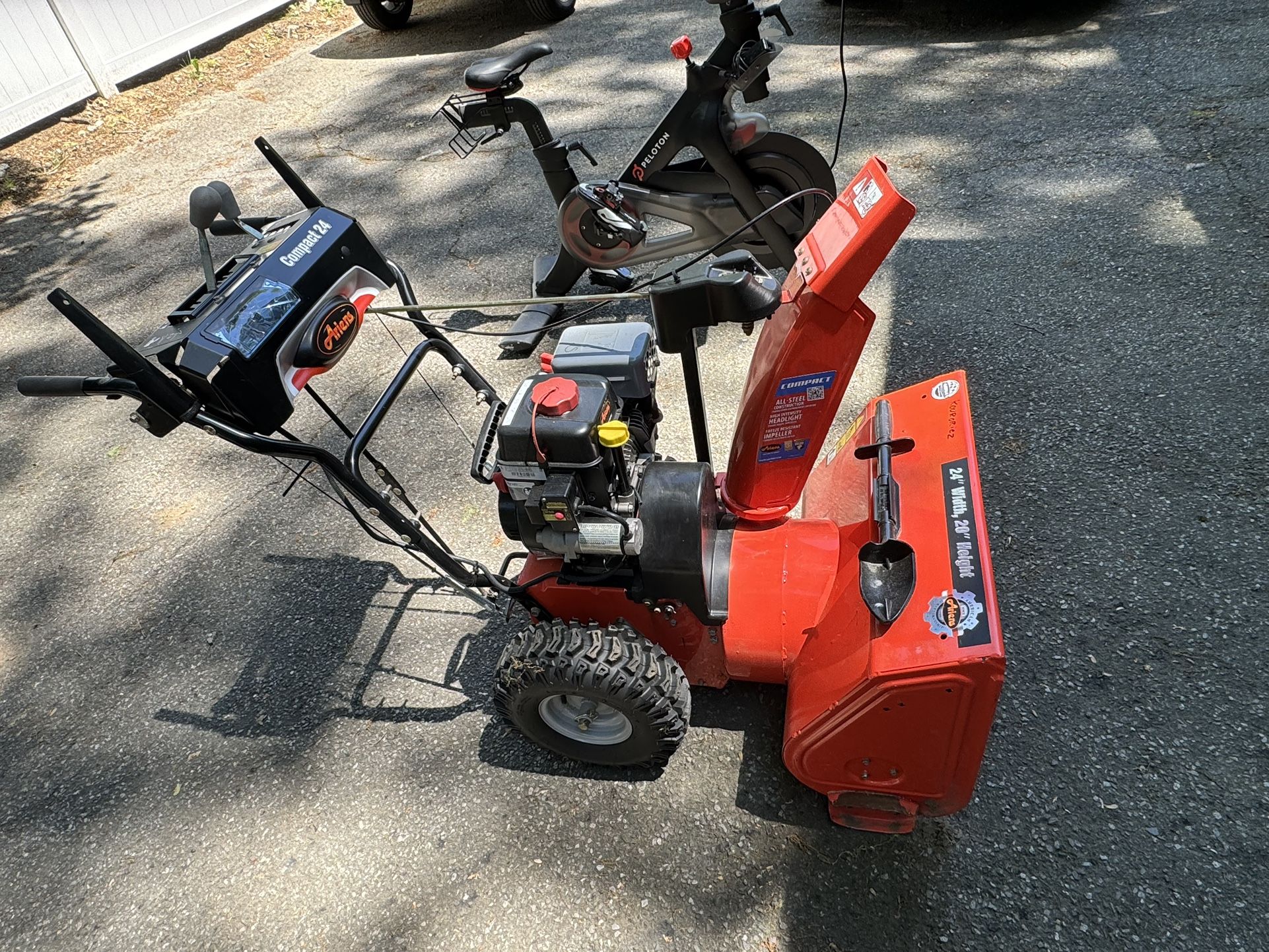 Ariens Compact Series Sno-Thro Snowblower
