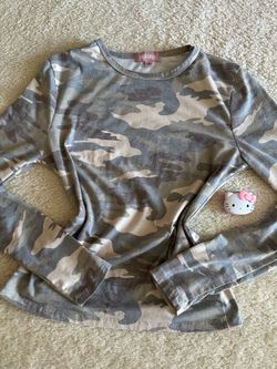 Faded Rose Gray Camo Long Sleeve Crew Neck Top Women’s Large