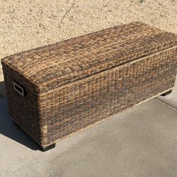 Wicker Ottoman Storage Bench (LxWxH: 48” x 18” x 20”)