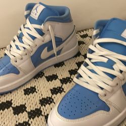 Jordan 1 Mid legend blue