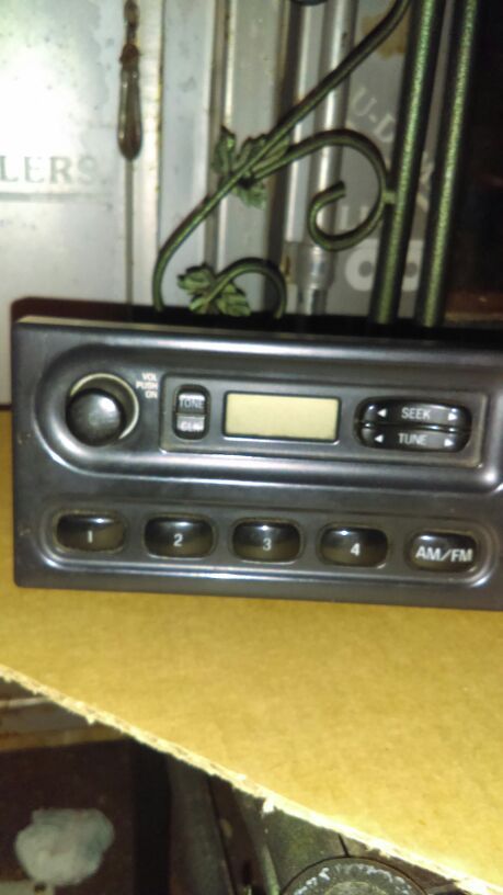 Stock 1999 Ford crown radio works in any 97 to 99 truck van or car