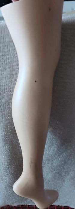 Mannequin leg