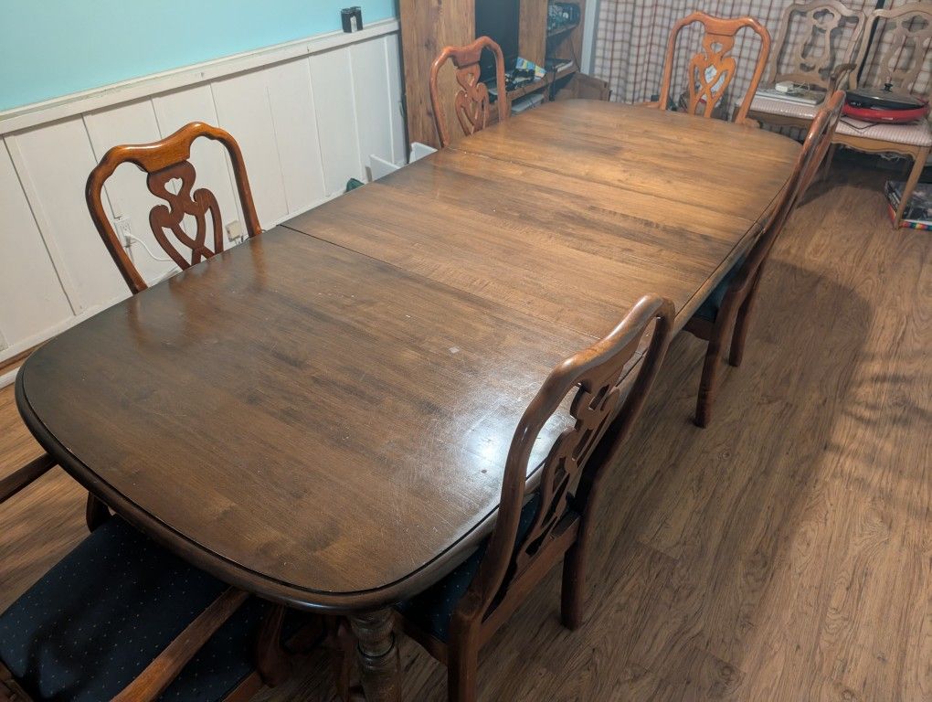 Adjustable Dining Table And 6 Chairs