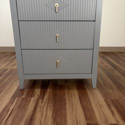 Modern 3-Drawer Nightstand – Gray w/ Gold Handles – New (Minor Cosmetic)